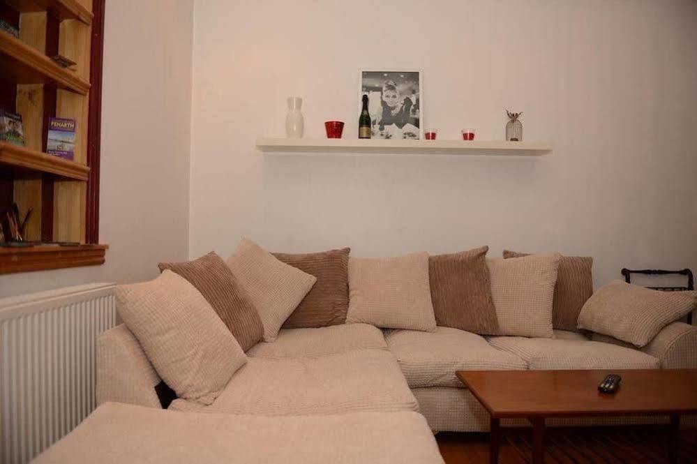 Cozy Townhouse: Barry's Film Location Retreat Apartment Exterior photo